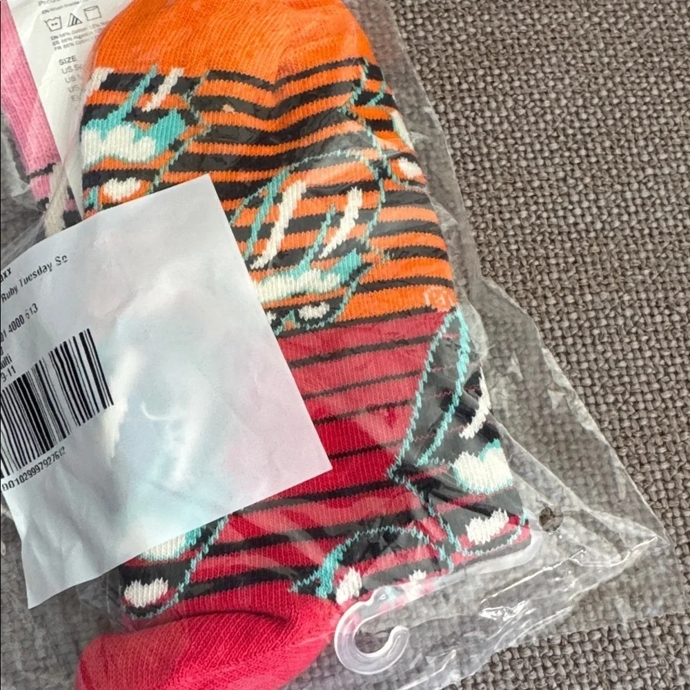 NWT $16 HAPPY SOCKS Rolling Stones Ruby Tuesday Mid-Calf Sock Gift Wmn 5.5-9.5